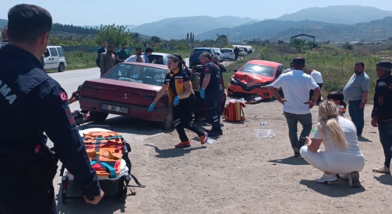 Turgutluda trafik kazası: 1i çocuk 4 yaralı