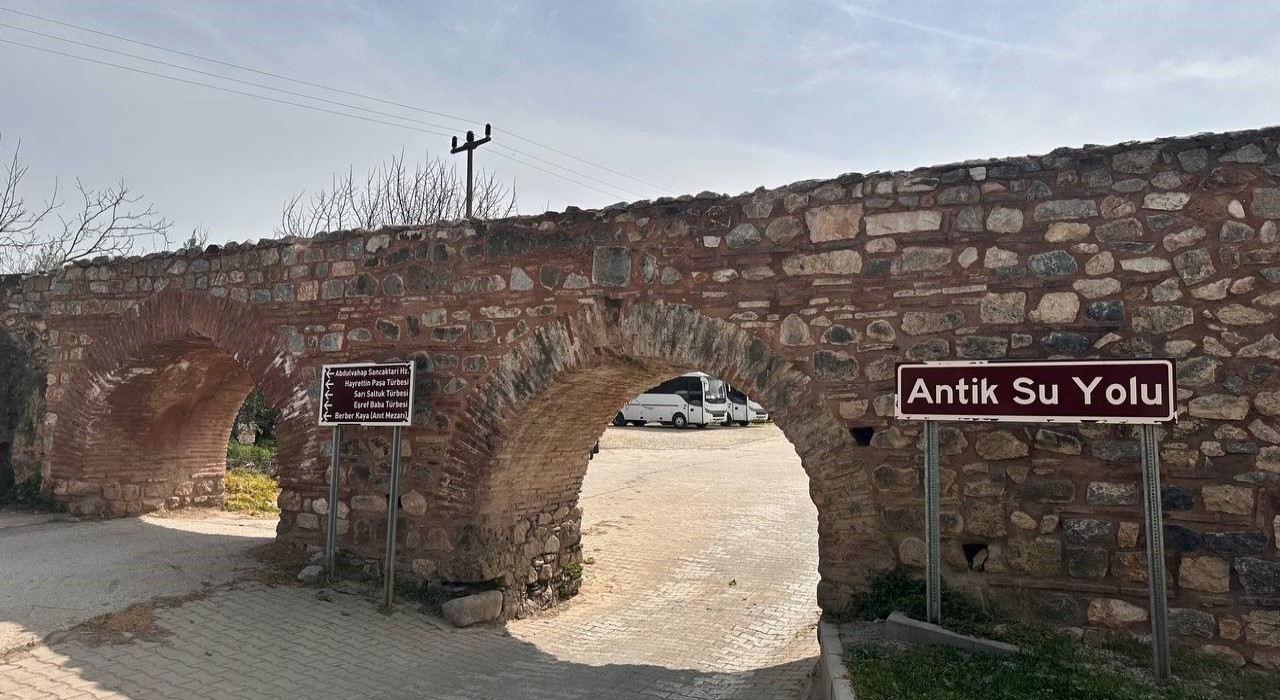 Turistler, Osmanlı Dönemine ait mezar taşı buldu