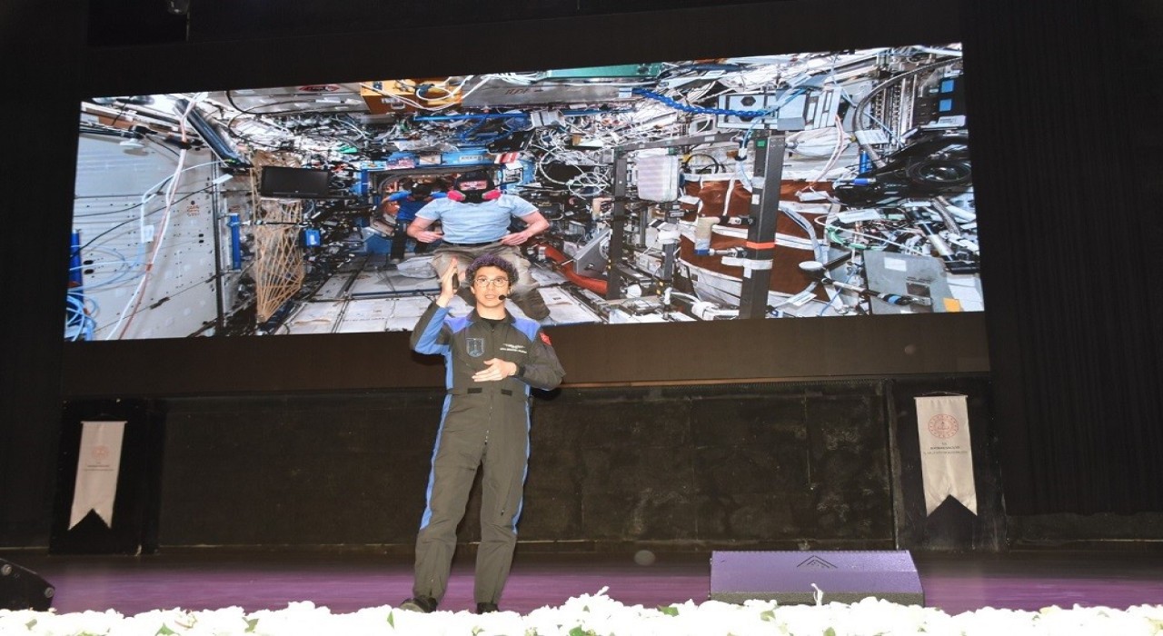Türk astronot Atasever Batmanda öğrencilerle buluştu