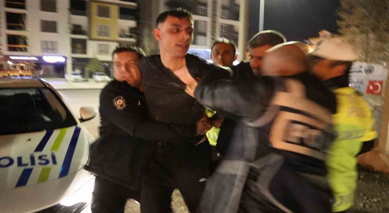 Türk polisinden kaçılmaz demişti, 3üncü kez yakalandı... Kovalamaca ve yakalama anı kamerada