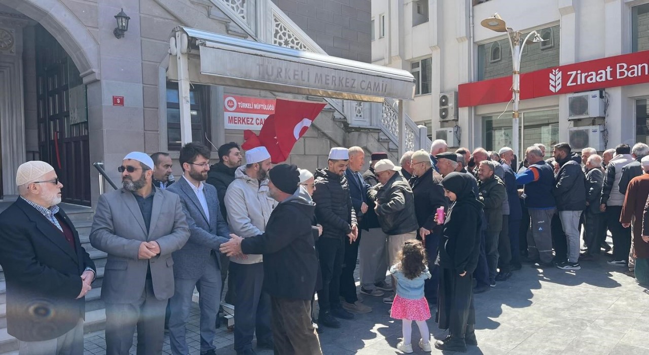 Türkelide ilk hacı kafilesi dualarla uğurlandı