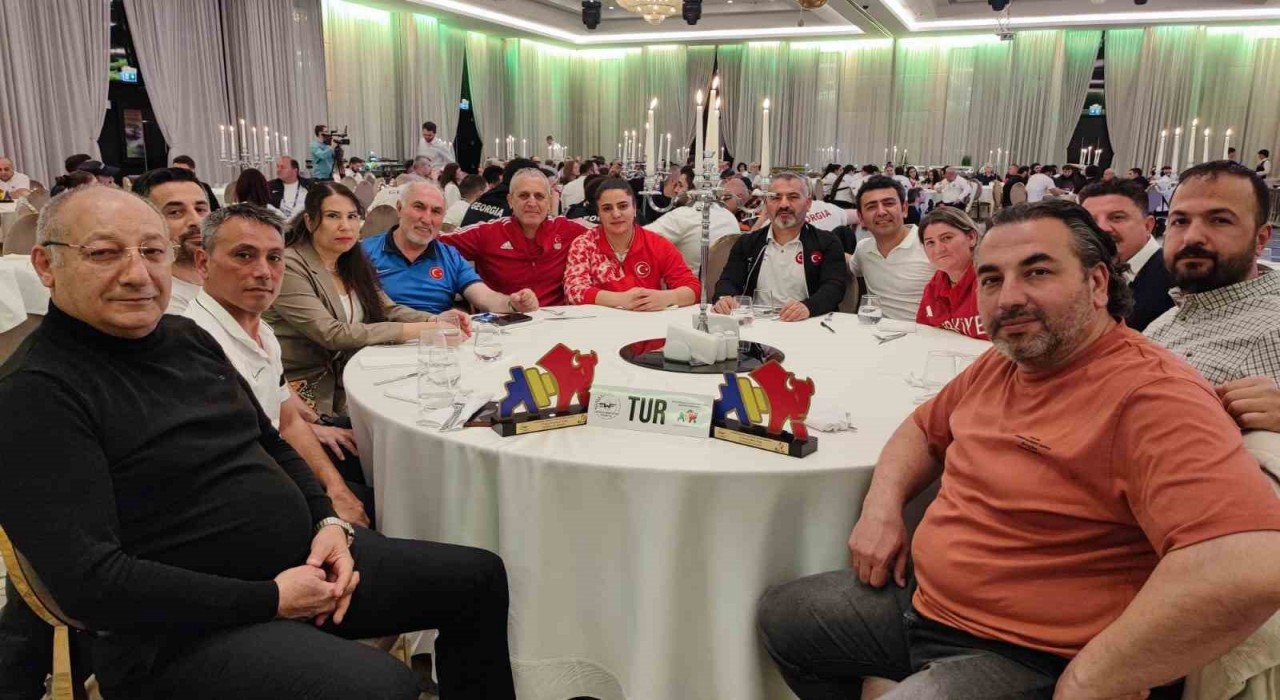 Türkiye, Büyükler Avrupa Halter Şampiyonasında zirveye çıktı