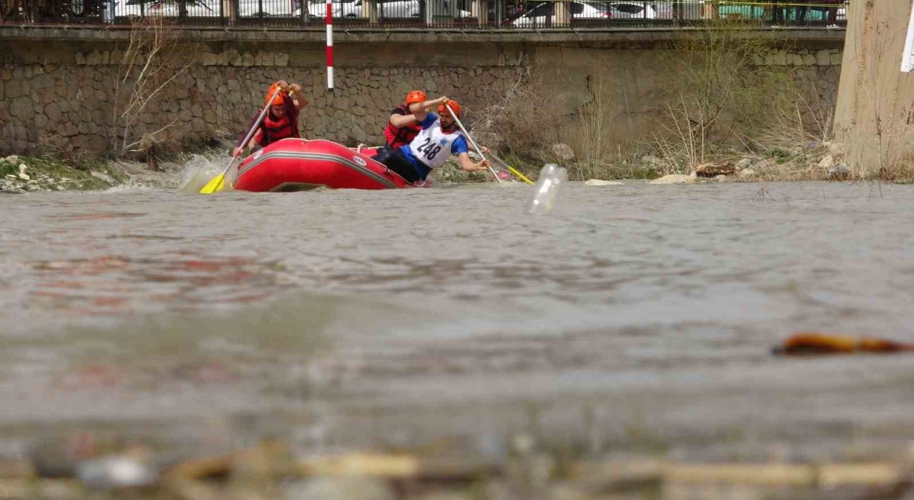 Türkiye Rafting Şampiyonasının ikinci gününde de heyecan doruktaydı