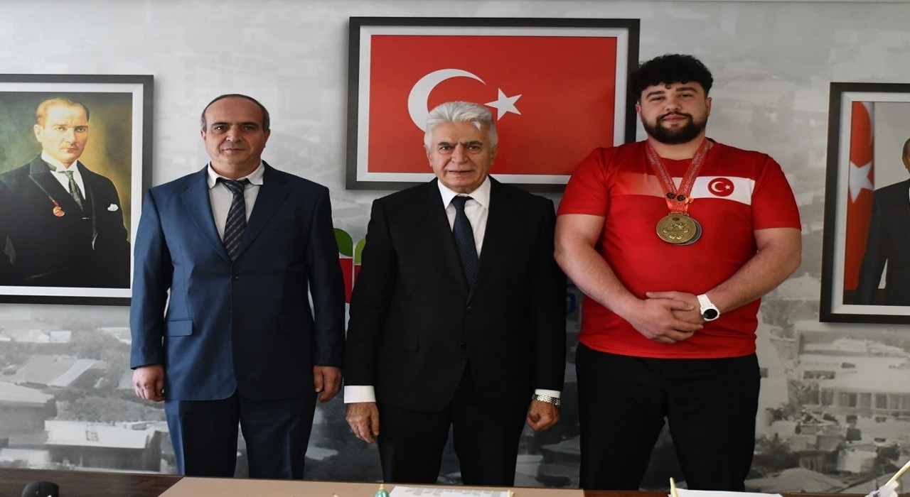 Türkiye şampiyonu milli sporcu Hüyükün gururu oldu