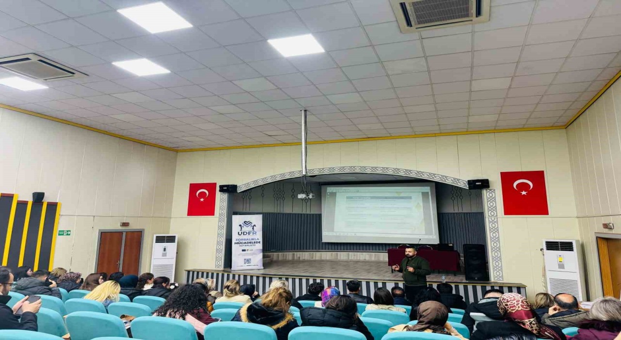 UDERden öğretmenlere zorbalıkla mücadele eğitimi