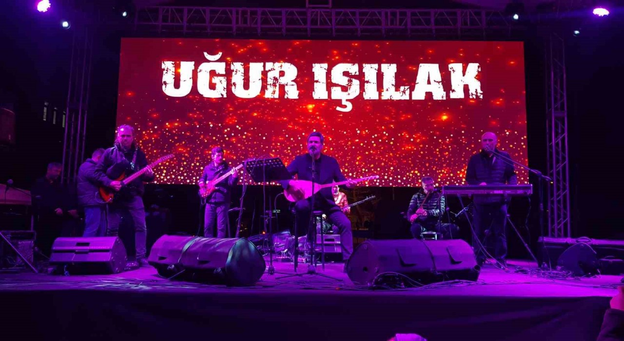 Uğur Işılak Karabükte sahne aldı