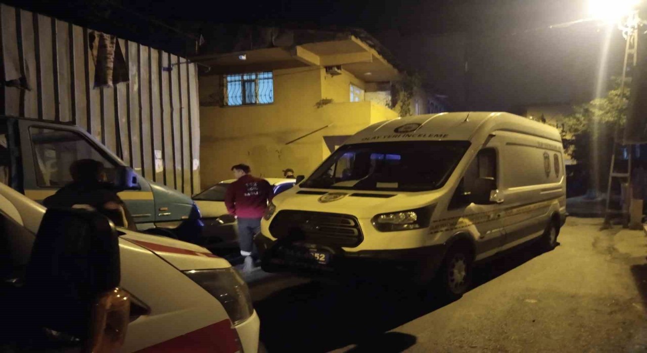Ümraniyede bir kadın silahla başından vurulmuş halde bulundu