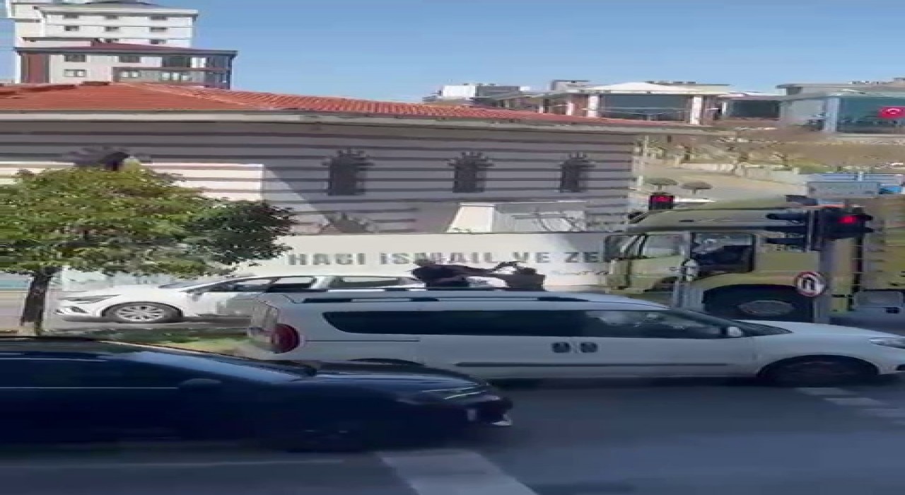 Ümraniyede trafikte dehşet: Kamyon şoförü çekiçle saldırdı