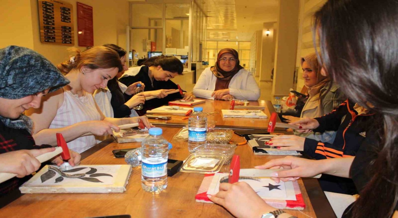 Üniversiteli gençlere filografi etkinliği düzenlendi