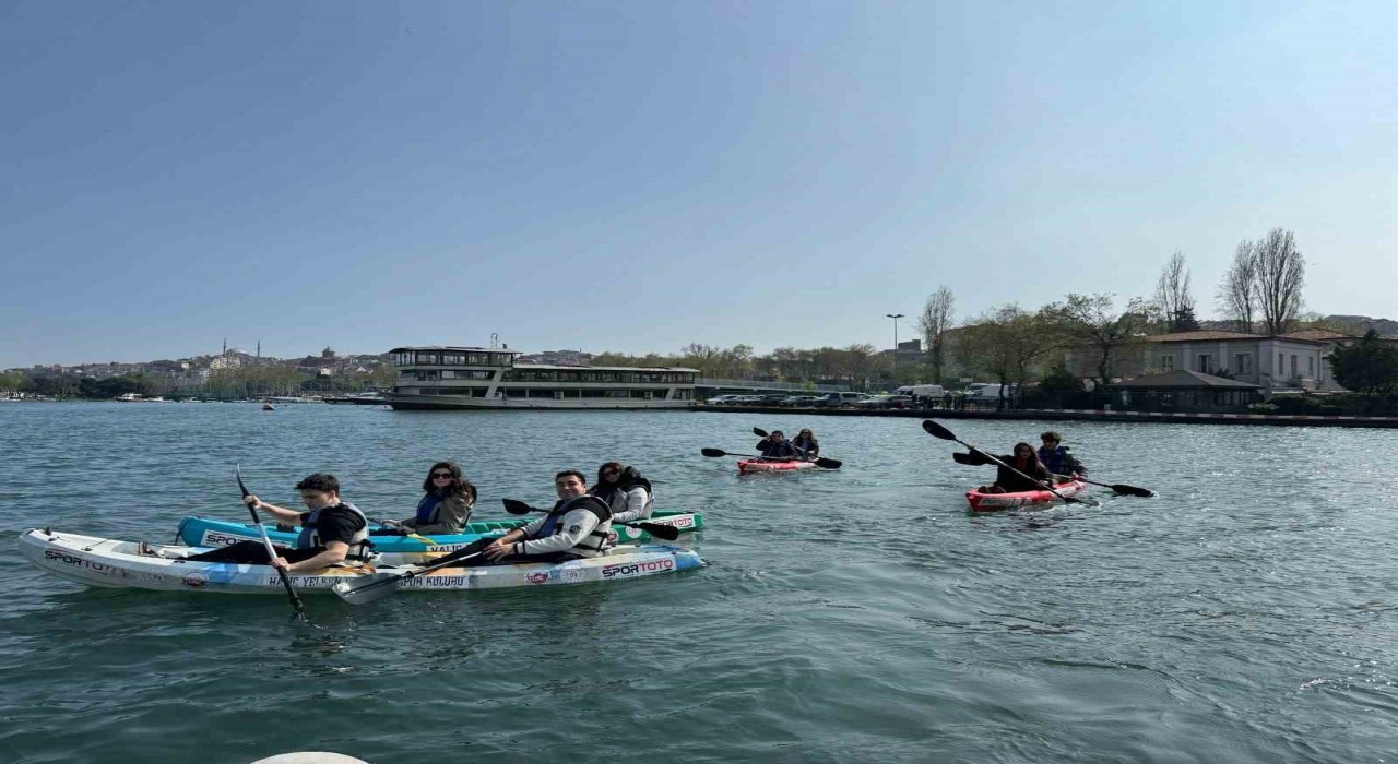 Üniversiteliler, Haliçte su sporlarıyla buluştu