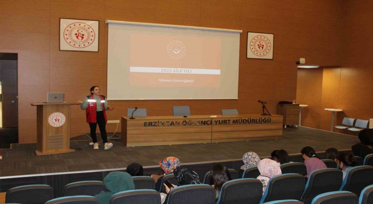 Üniversitelilere Aile Yılı Semineri düzenlendi