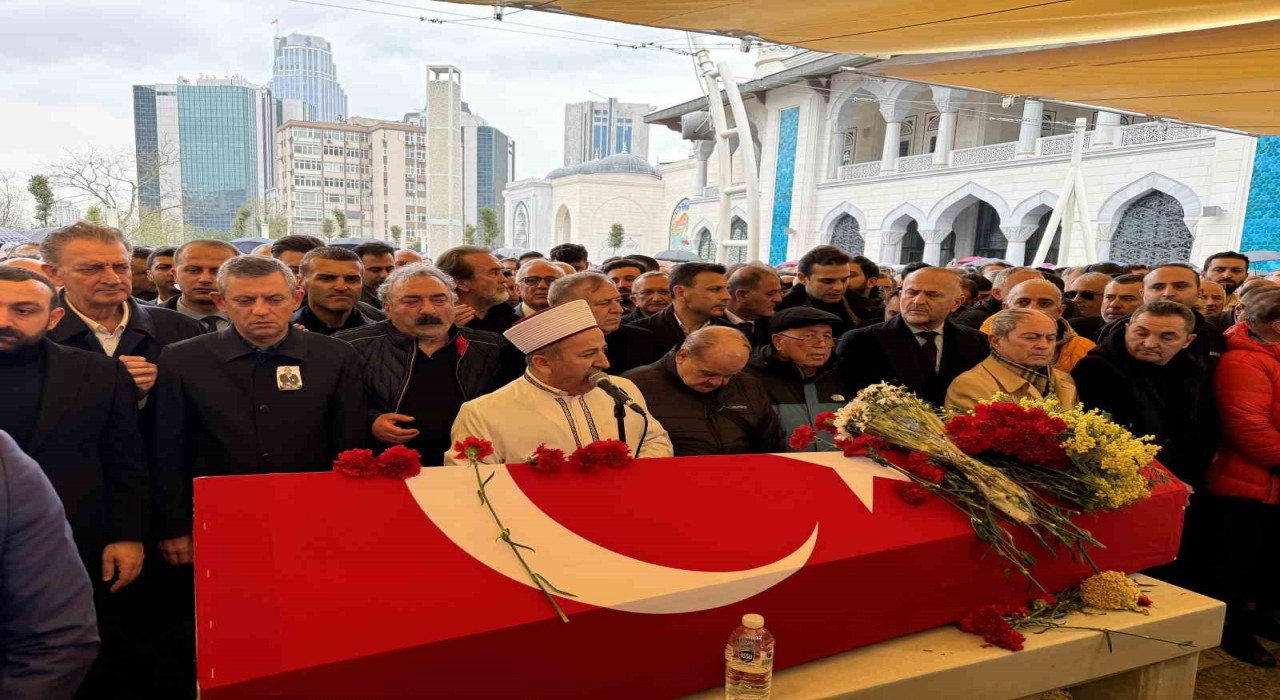 Ünlü sanatçı Volkan Konak için İstanbulda cenaze töreni düzenlendi