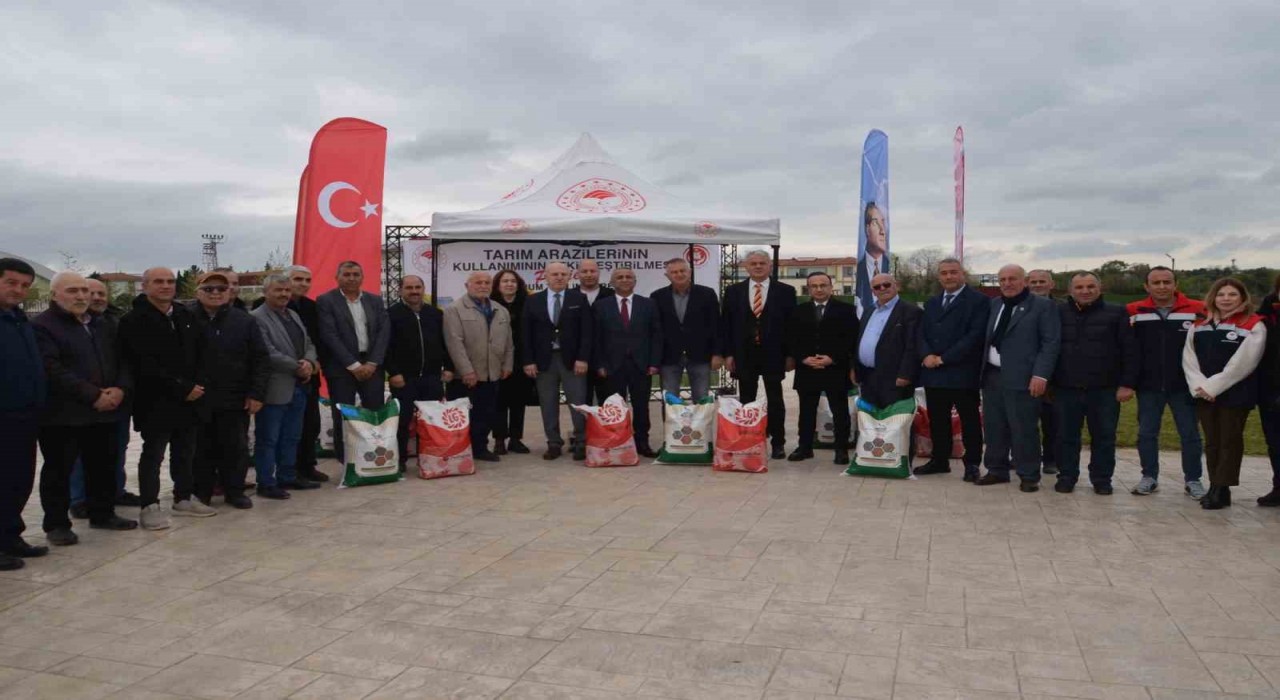 Üreticilere fasulye ve ayçiçeği tohumu dağıtıldı