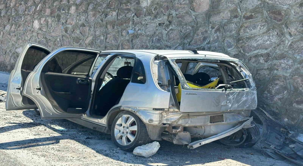 Uşakta feci kaza: Karı-koca hayatını kaybetti, 3 kişi yaralandı