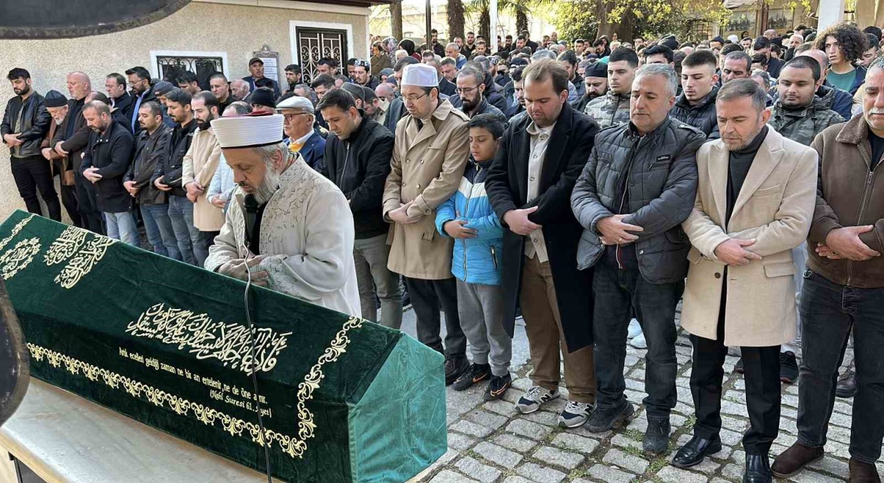 Üsküdarda komşusu tarafından öldürülen adam son yolculuğuna uğurlandı