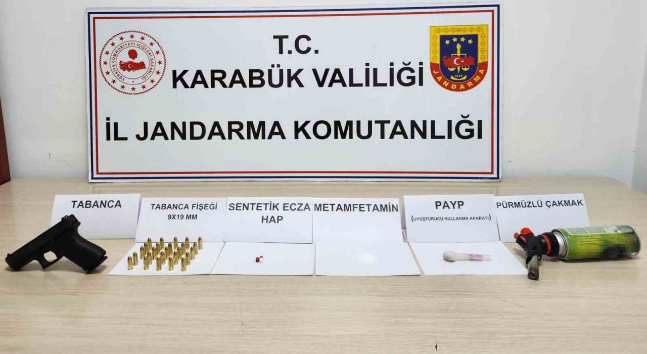 Uyuşturucuyla yakalanan 8 kişiden 3ü tutuklandı