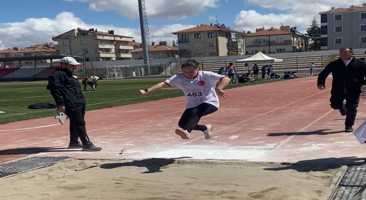 Uzun atlamada gümüş madalya Denizliye geldi