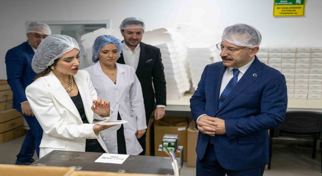 Vali Aksoydan Eskişehirdeki fabrikalara 1 Mayıs ziyareti
