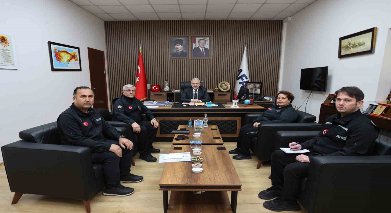 Vali Ayyıldızdan AFADa ziyaret