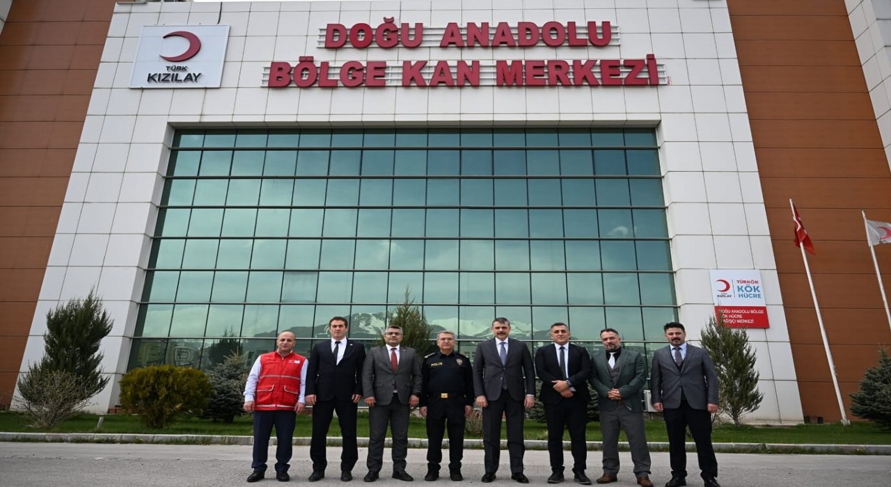 Vali Çiftçi, Doğu Anadolu Bölge Kan Merkezini ziyaret etti