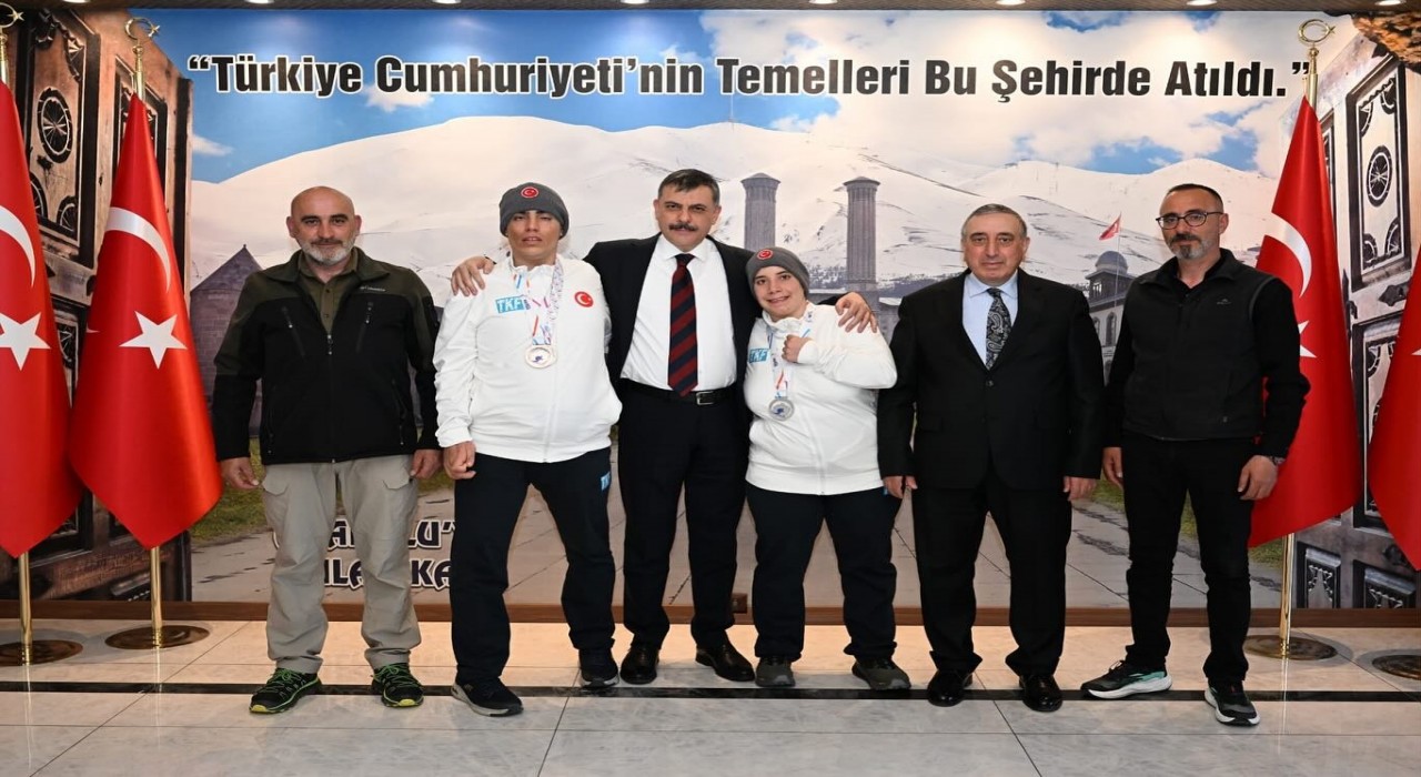 Vali Çiftçiden anlamlı kabul
