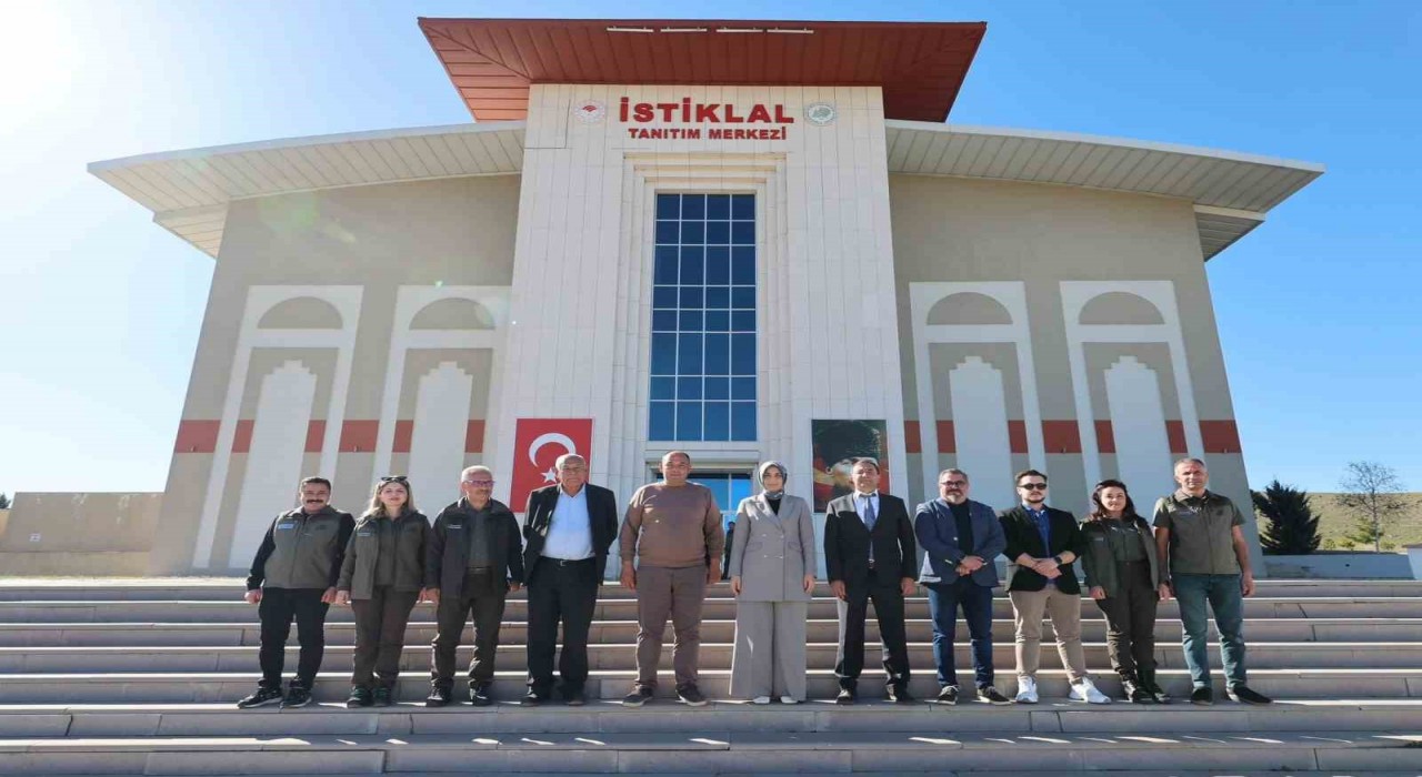 Vali Yiğitbaşından İstiklal Tanıtım Merkezine ziyaret