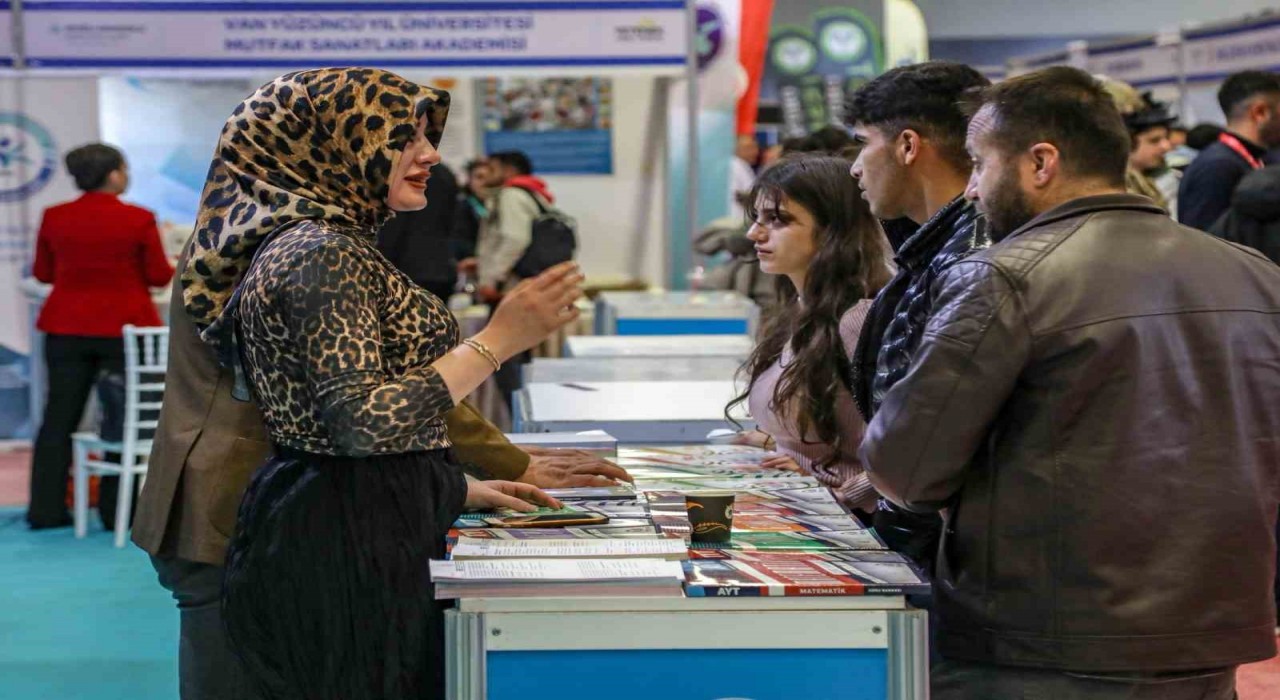 Van Büyükşehir Belediyesi, Doğu Anadolu Kariyer Fuarında stant açtı