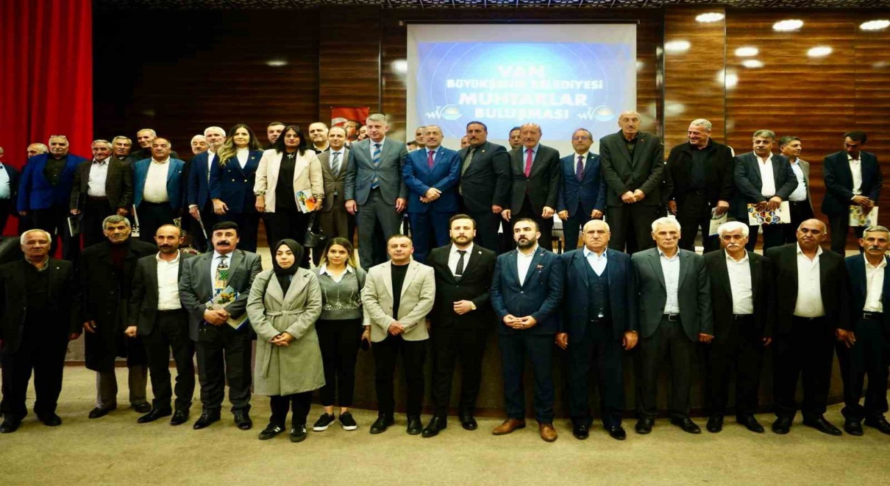 Van Büyükşehir Belediyesi Genel Sekreteri Akhan, mahalle muhtarlarıyla buluştu