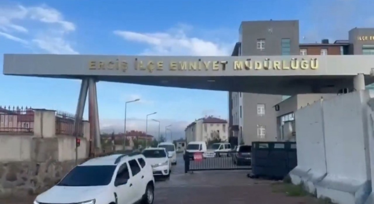 Vanda 3 bin 940 paket kaçak sigara ele geçirildi