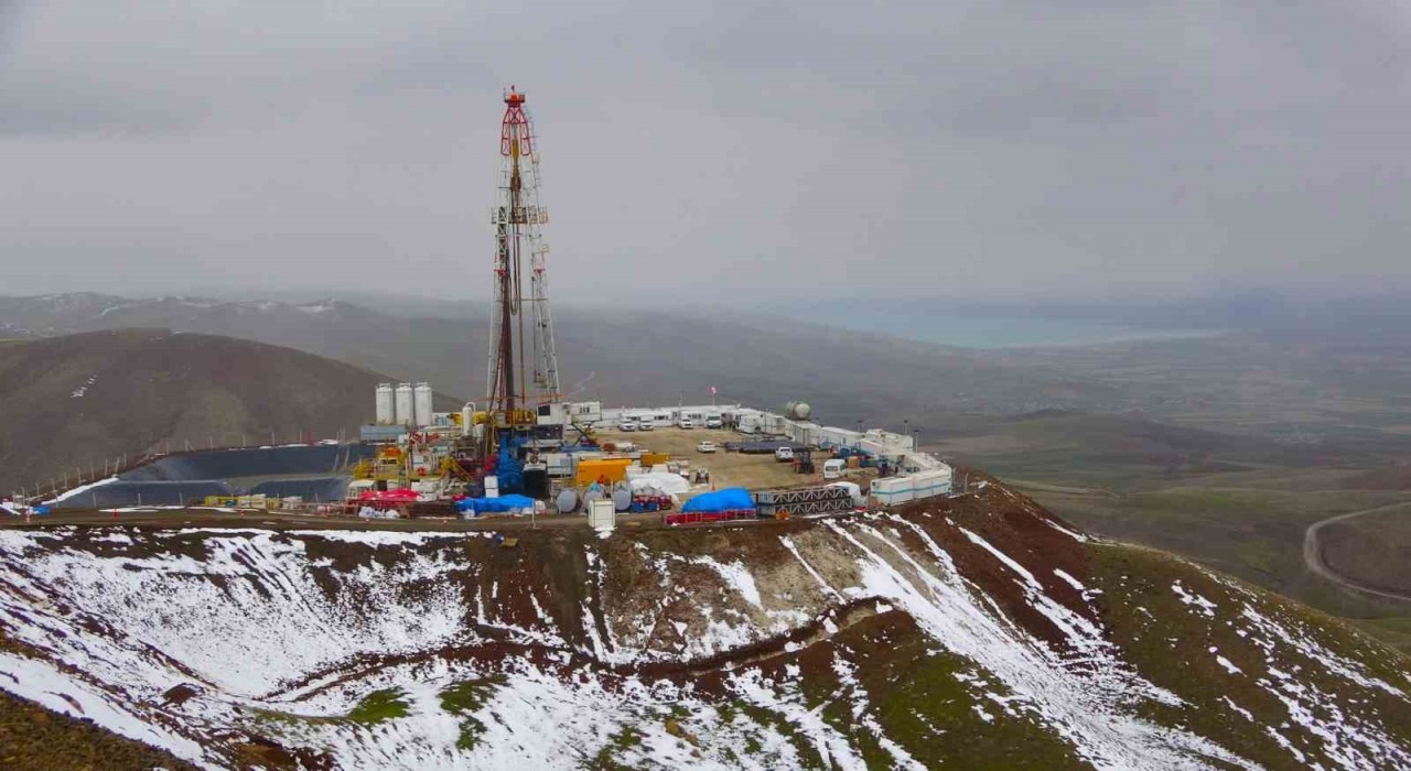Vanda petrol arayışı: 200 tonluk dev sondaj kulesi kuruldu