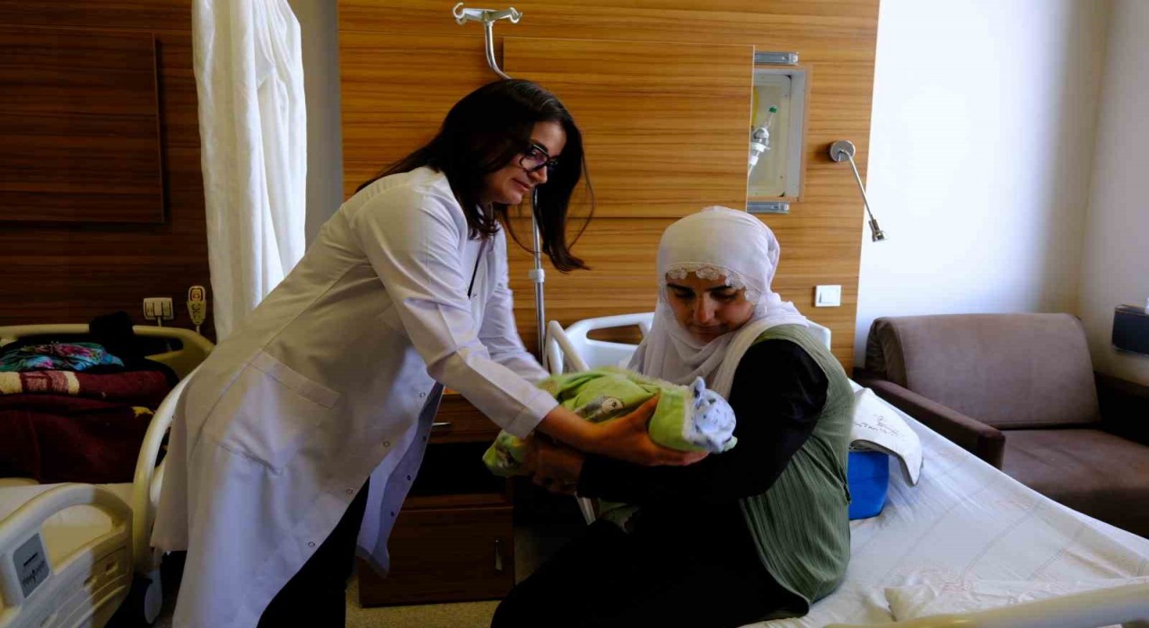 Vanda sağlık ekipleri zamanla yarıştı: Anne ve bebek hayata döndü