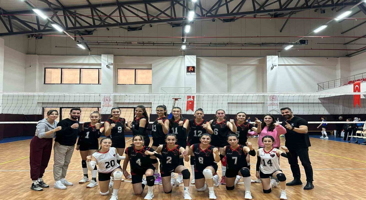 Vanın ev sahipliğinde genç voleybolcular parkeye çıkıyor