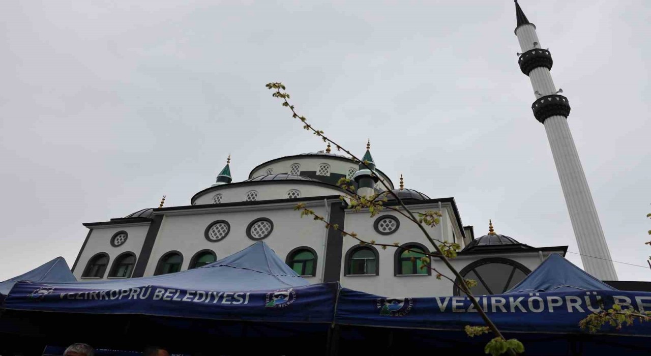 Vezirköprüde yeni cami ibadete açıldı