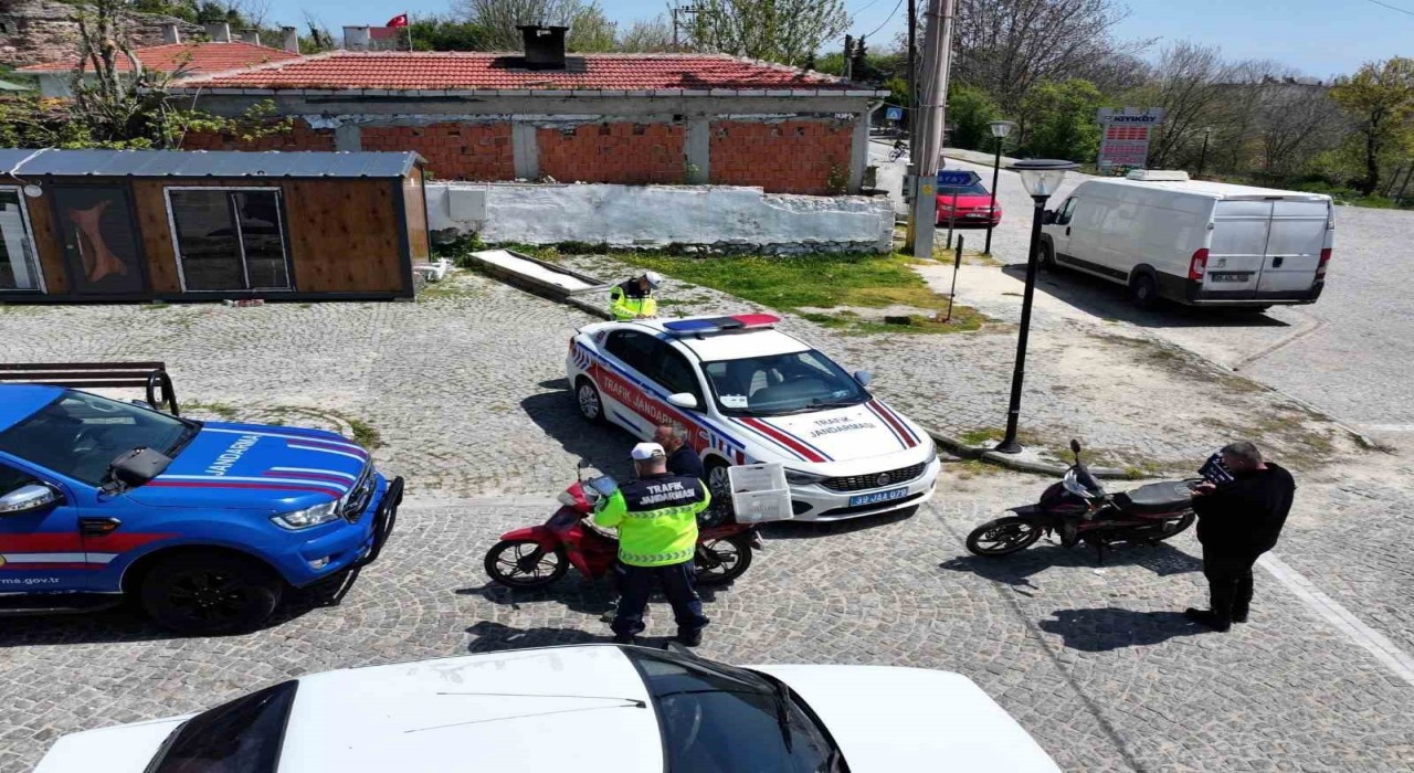 Vizede jandarmadan drone destekli trafik denetimi