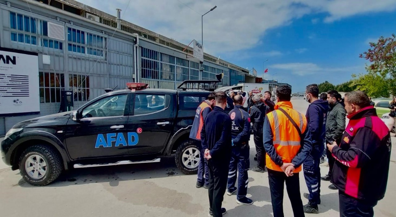 Yalovada bir firmada yere dökülen kimyasal madde imha edildi