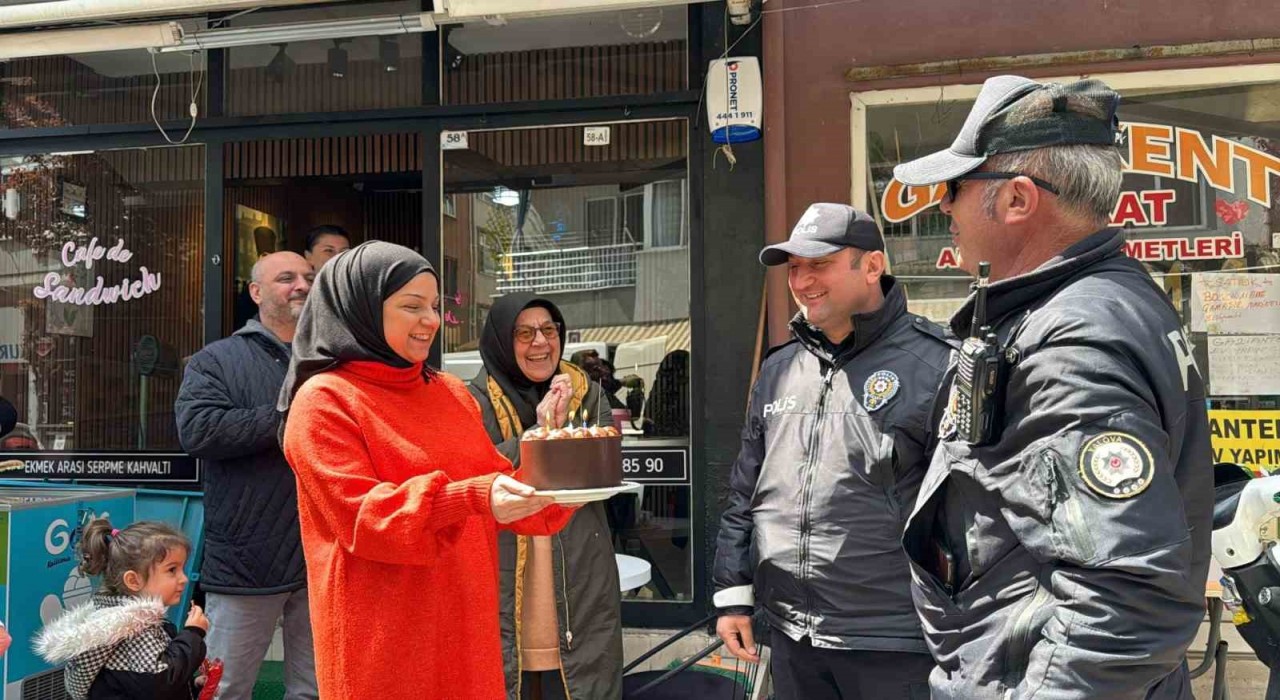 Yalovada kavga ihbarına giden polislere pasta sürprizi