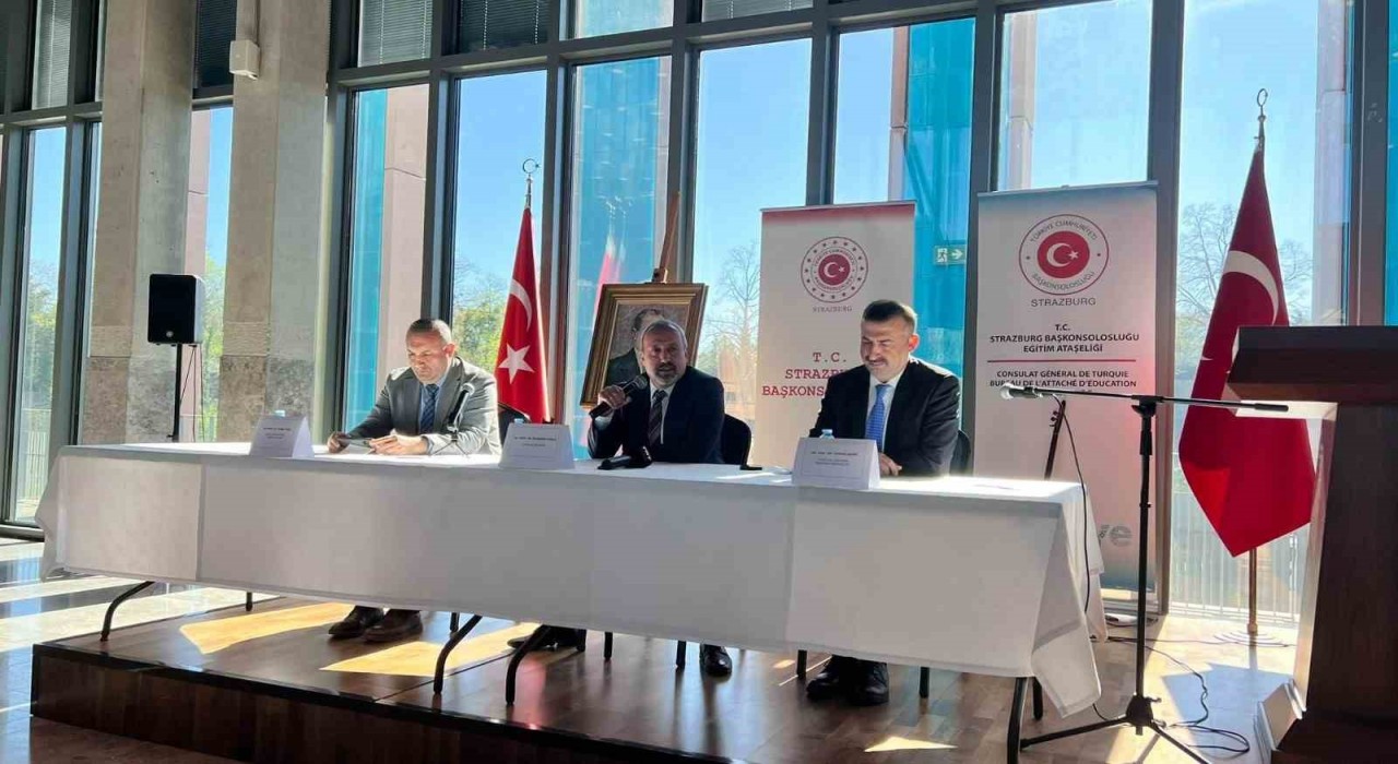 Yalovalı öğrenciler Strazburgta Türk dili paneline katıldı