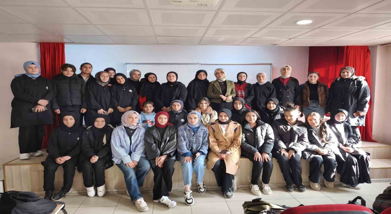 Yazar Hilal Demir, Tatvanda öğrencilerle buluştu