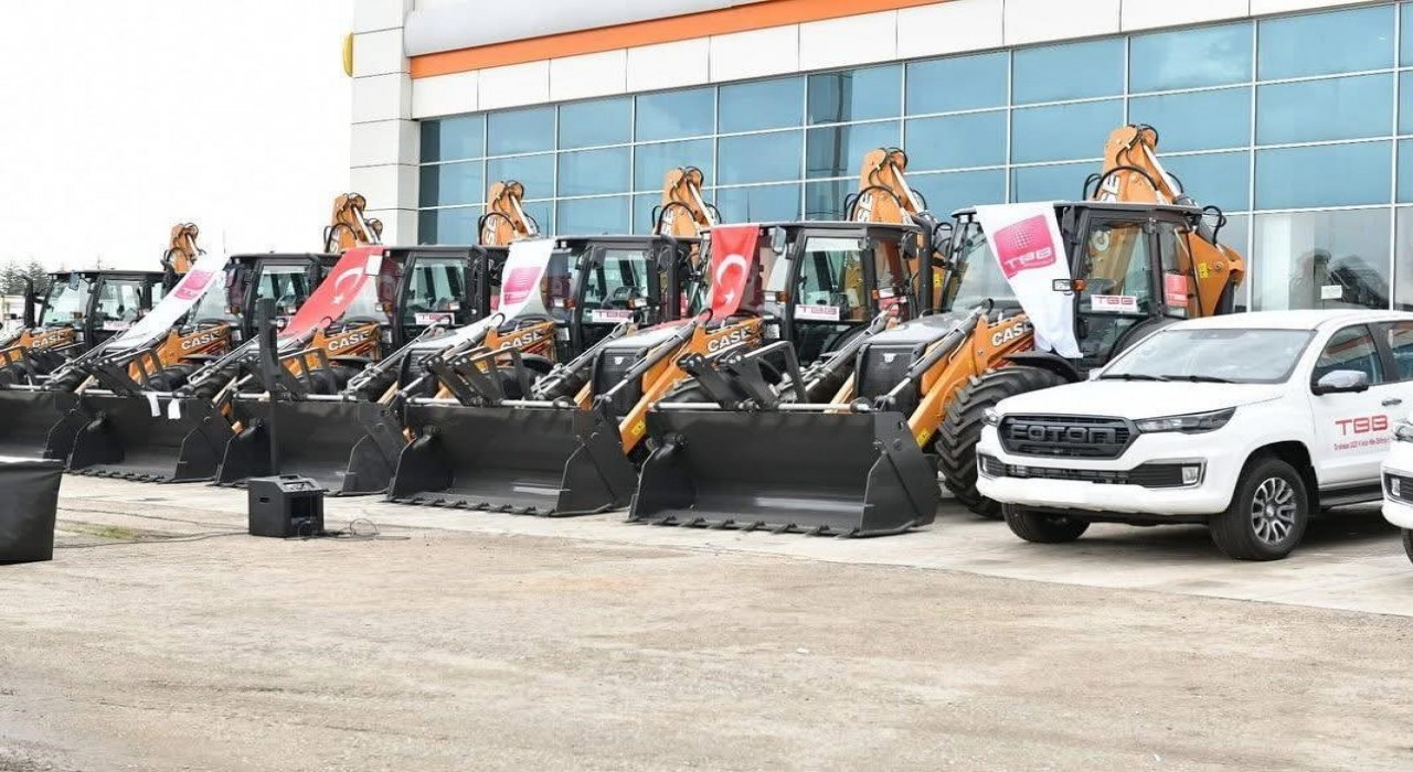 Yeni iş makinesi Sultanhisar Belediyesine teslim edildi
