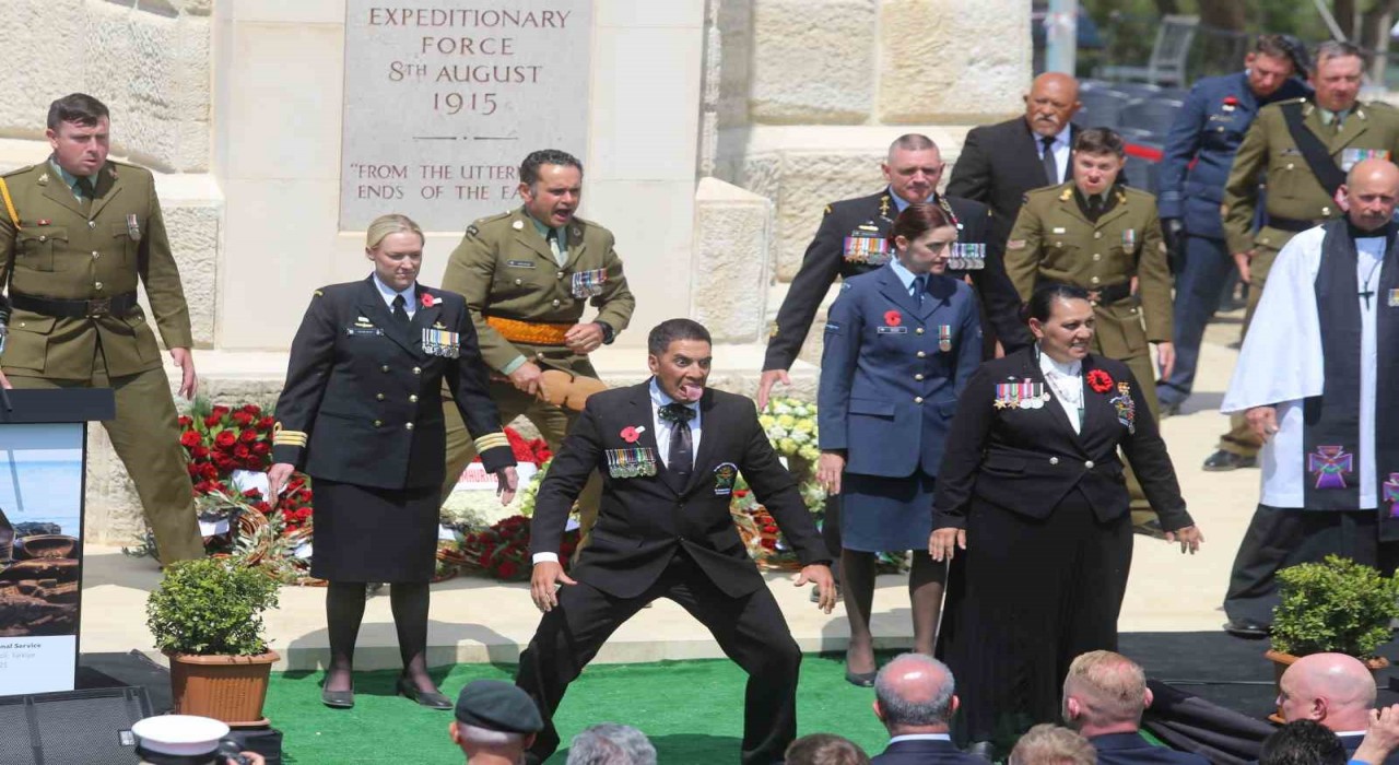 Yeni Zelanda askerleri, atalarını haka dansıyla andı