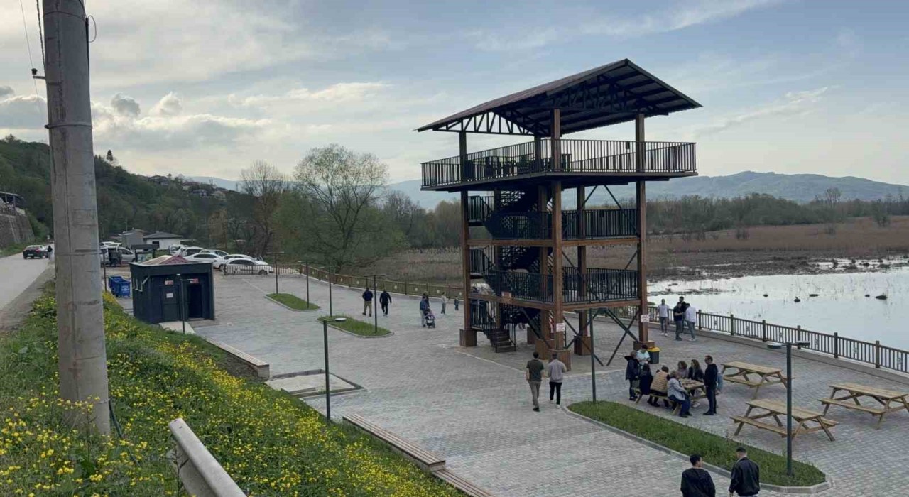 Yenilenen Efteni Gölü ziyaretçilerin ilgi odağı oldu