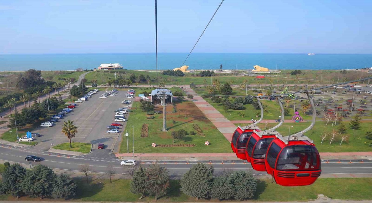 Yenilenen teleferiğe tatilde yoğun ilgi: 10 bin yolcu taşıdı