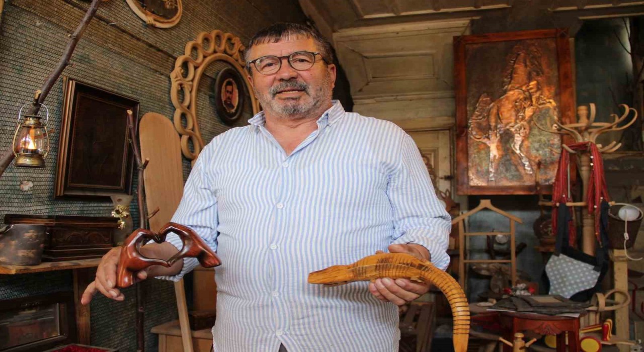 Yıllar sonra baba mesleğine dönen usta ahşabı sanata dönüştürüyor