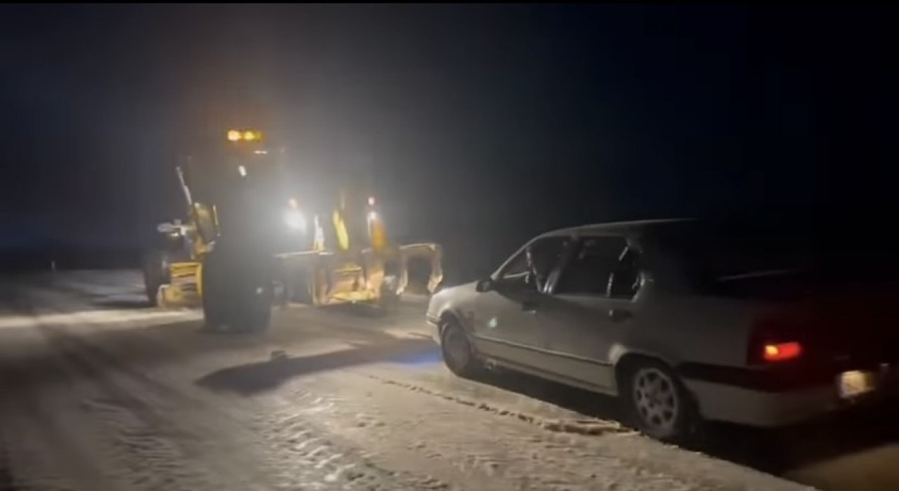 Yozgatta Nisan ayında yağan kar sonrası temizleme çalışmaları yapıldı