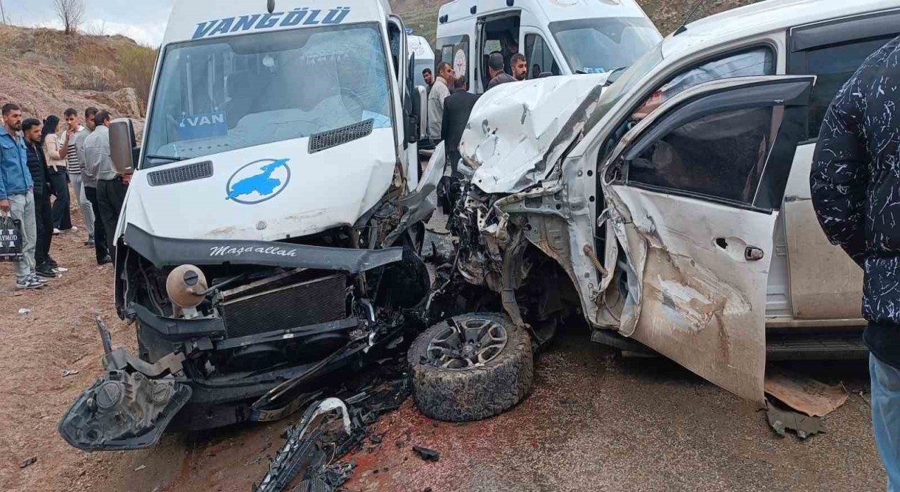 Yüksekovada trafik kazası: 4 yaralı