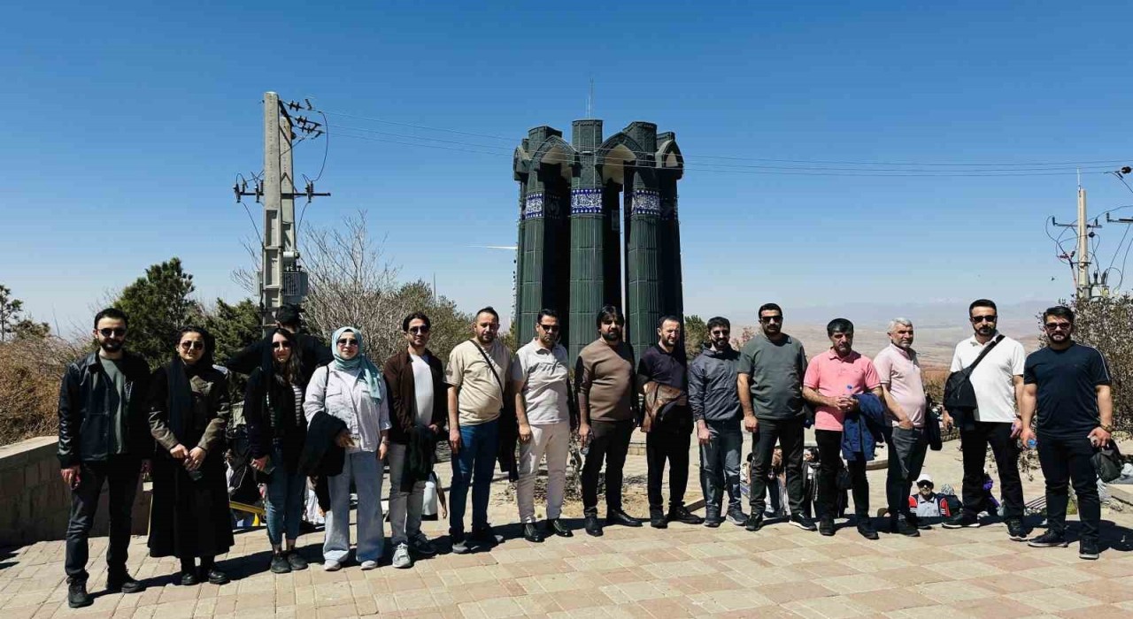 Yüksekovalı grup Tebrizin tarihi alanlarını gezdi