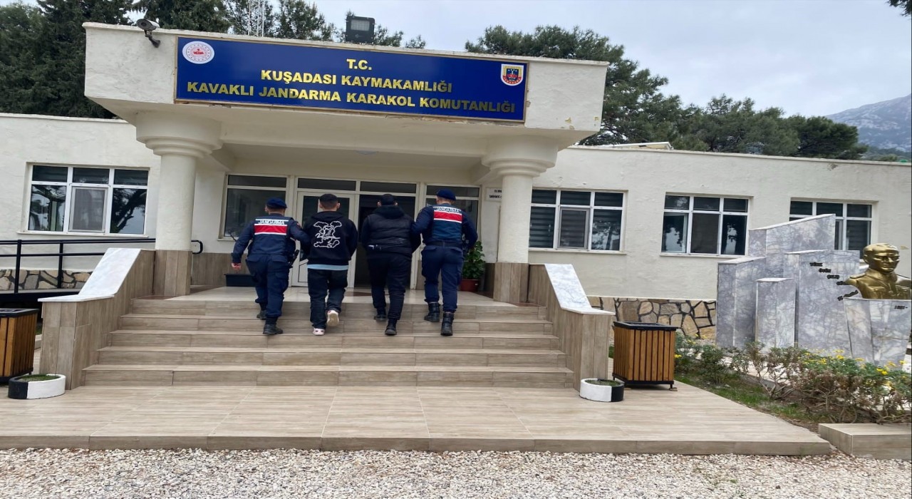 Yunanistana yüzerek geçmeye çalışırken yakalandılar