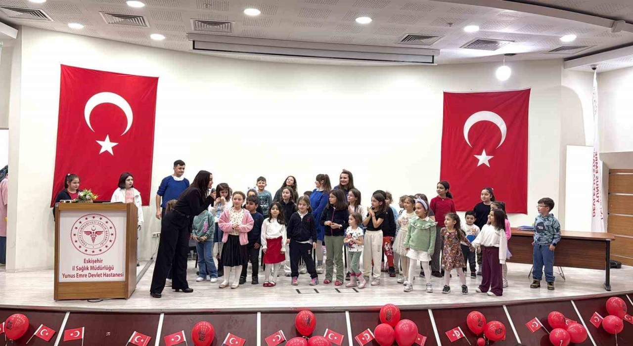 Yunus Emre Devlet Hastanesinde 23 Nisan tiyatro gösterimiyle kutlandı