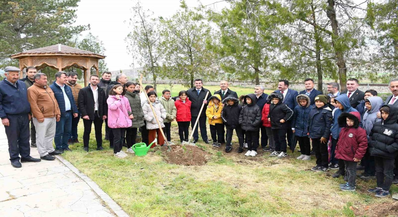 Yunus Emrenin yolu, çocukların umudunda sürüyor