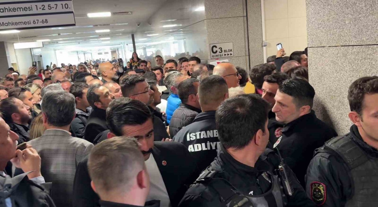 Zafer Partisi Genel Başkanı Ümit Özdağ, Cumhurbaşkanına hakaret suçundan hakim karşısında